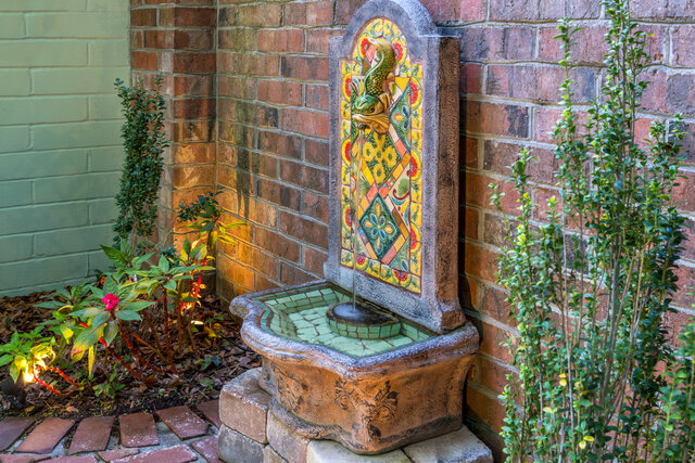 Image 4 for Jessica's Courtyard