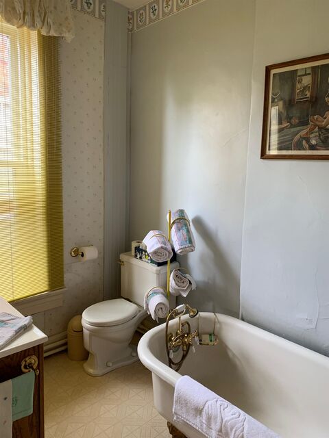 Image 5 for 2 Central Park (Full-Upstairs)