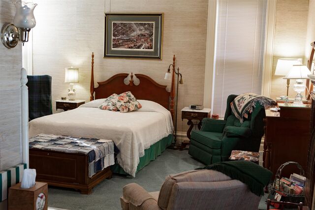 Image 1 for 4 Sunset Park (Queen-Upstairs)