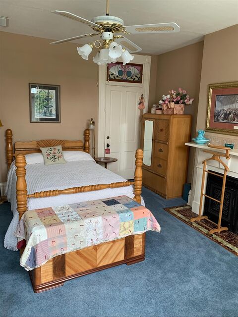 Image 2 for 2 Central Park (Full-Upstairs)