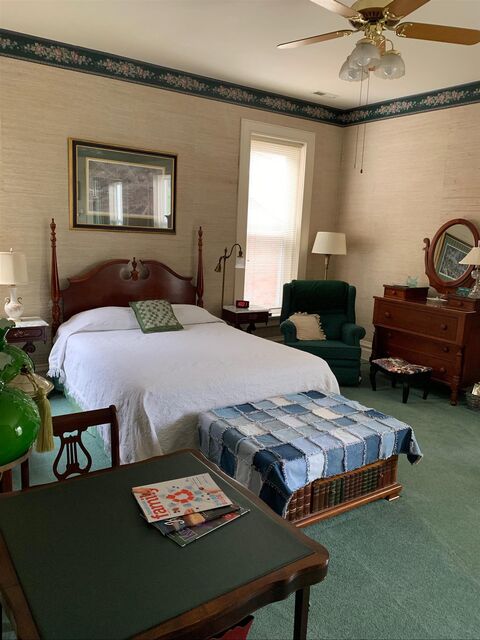 Image 2 for 4 Sunset Park (Queen-Upstairs)