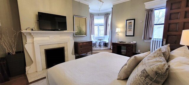 Image 2 for Cathedral Suite