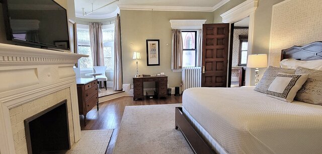 Image 4 for Cathedral Suite