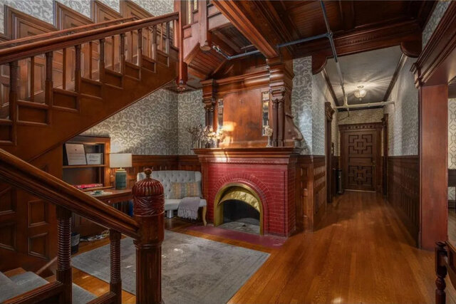 Image 9 for Cathedral Suite