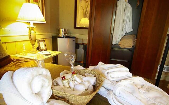 Image 2 for The GRAND GAHUTI