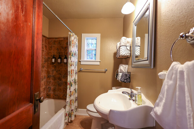 Image 4 for 2)  Cottage #2