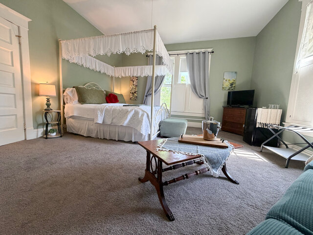 Image 4 for The Magnolia Room
