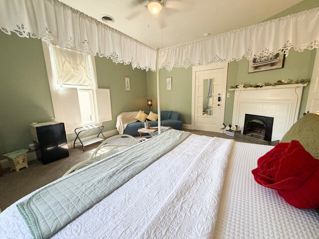 Image 11 for The Magnolia Room