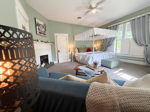 Image 10 for The Magnolia Room