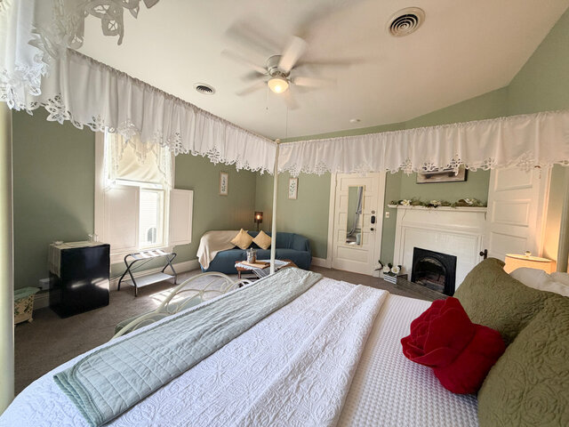 Image 6 for The Magnolia Room