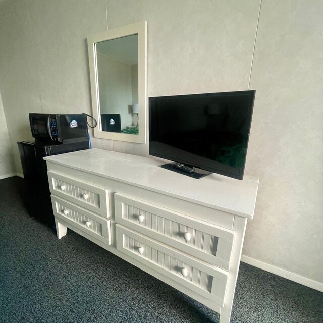 Image 2 for King Bed- Pet Friendly Downstairs