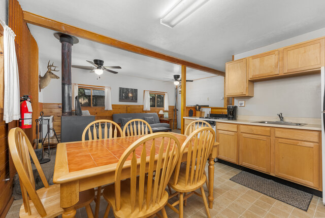 Image 7 for Kodiak Bear Cabin