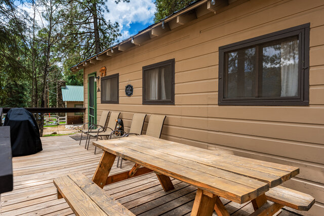 Image 2 for Kodiak Bear Cabin