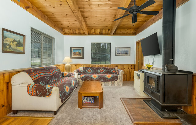 Image 5 for Ponderosa Creekside Vacation Home with Cottage