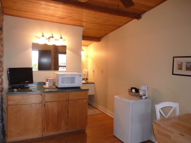 Image 3 for Rm #5  Two Queen Kitchenette Suite