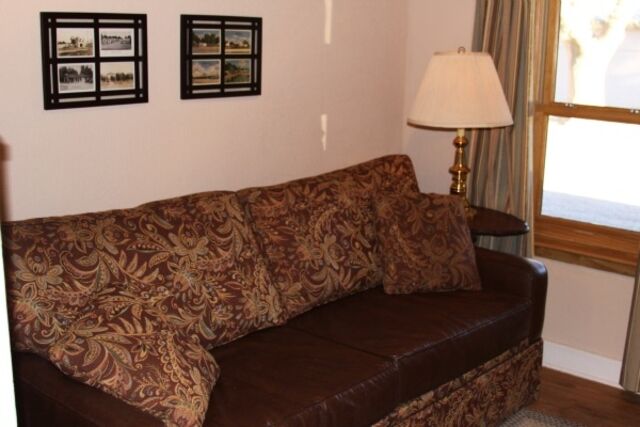 Image 5 for Rm# 10 Single Queen Kitchenette Suite