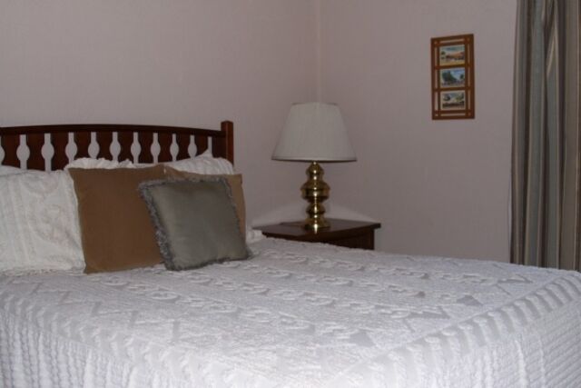 Image 2 for Rm# 10 Single Queen Kitchenette Suite