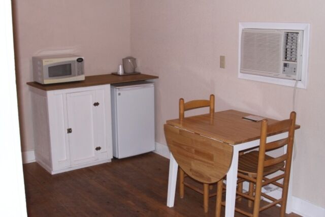 Image 3 for Rm# 9 Single Queen Kitchenette Suite