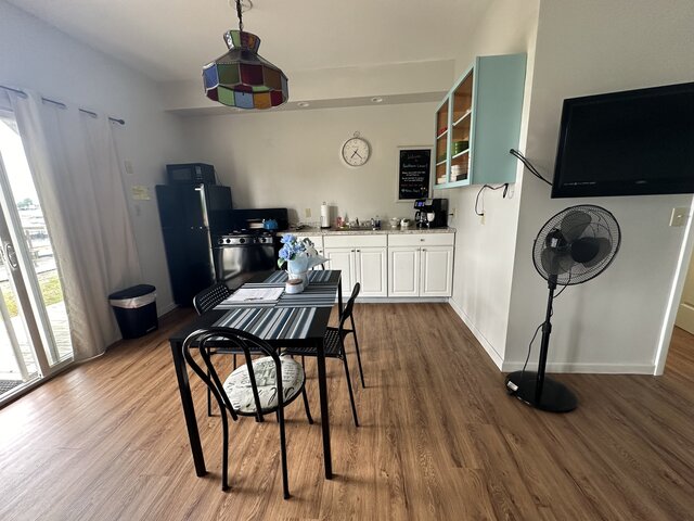 Image 4 for Boathouse Inn Lower Unit