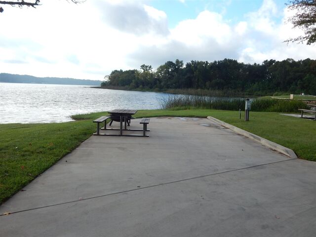 Image 1 for 20) Back In, Water Front Site 20