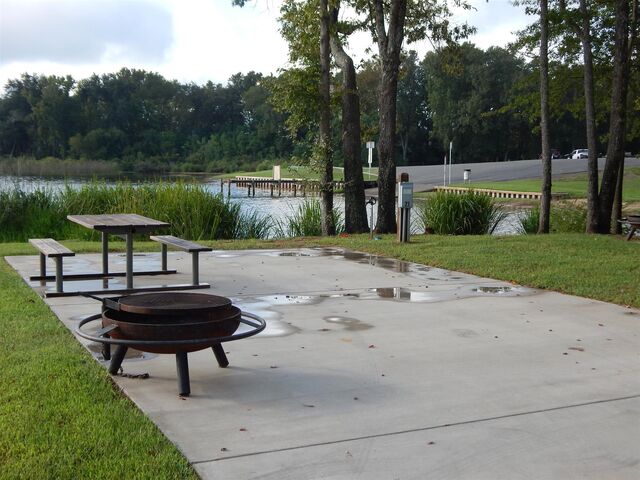 Image 2 for 21) Back In, Water Front Site 21