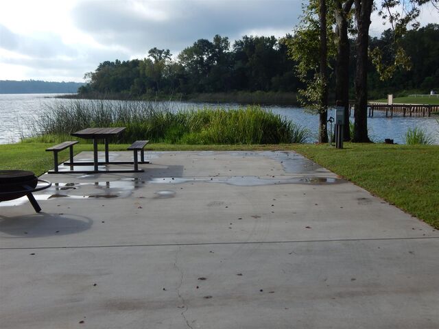 Image 1 for 21) Back In, Water Front Site 21