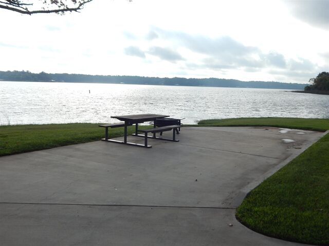 Image 2 for 20) Back In, Water Front Site 20