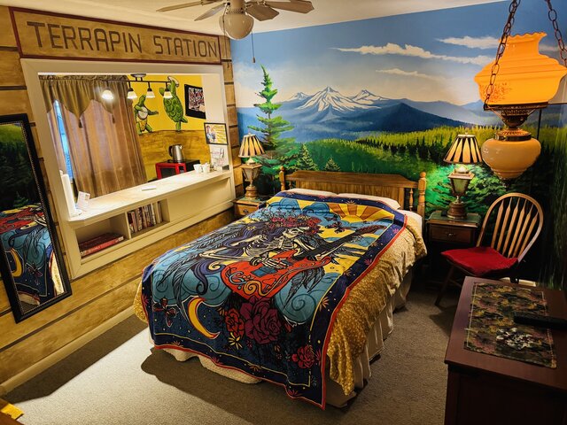 Image 2 for The Grateful Dead Room