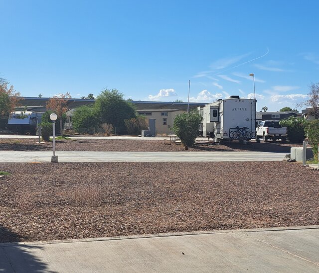 Image 1 for B6 Pull Through, Full Hook-Ups, 30/50 Amps