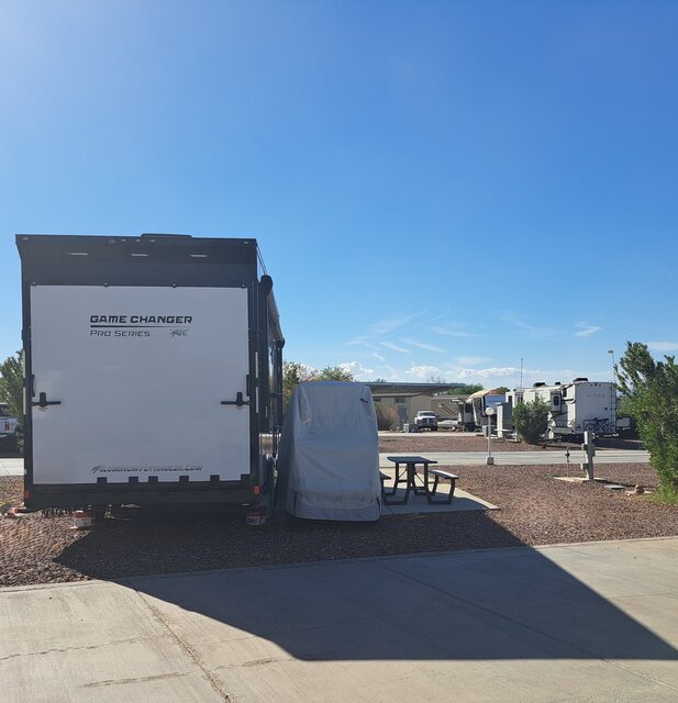 Image 1 for B5 Pull Through, Full Hook-Ups, 30/50 Amps