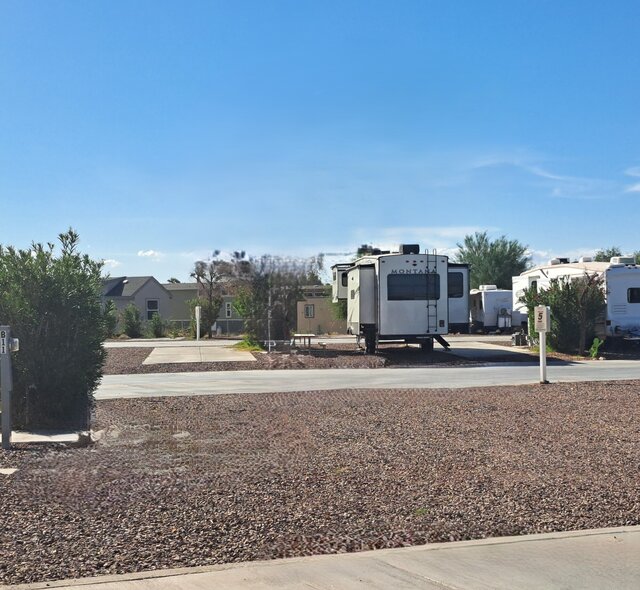 Image 1 for B11Pull Through Wifi Site,Full Hook-Ups,30/50 Amps