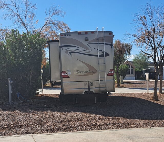 Image 1 for B1 Pull Through, Full Hook Ups, 30/50 Amps