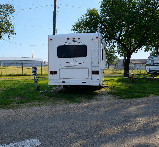 Image 1 for 010) RV Pull-Thru Site