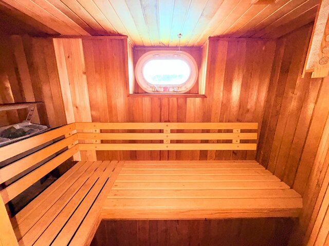 Image 17 for Presidential Suite