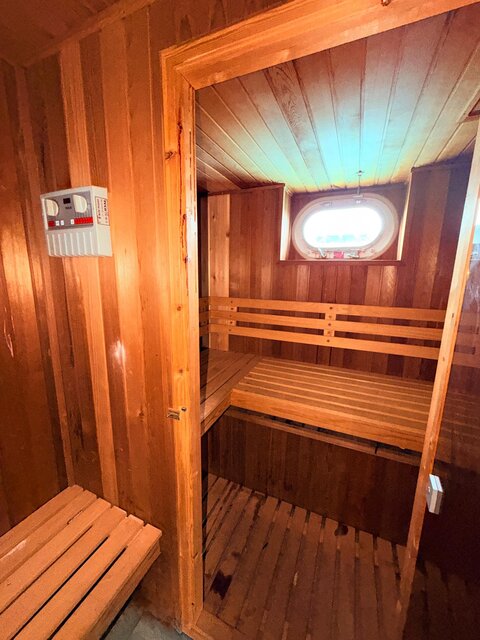 Image 15 for Presidential Suite