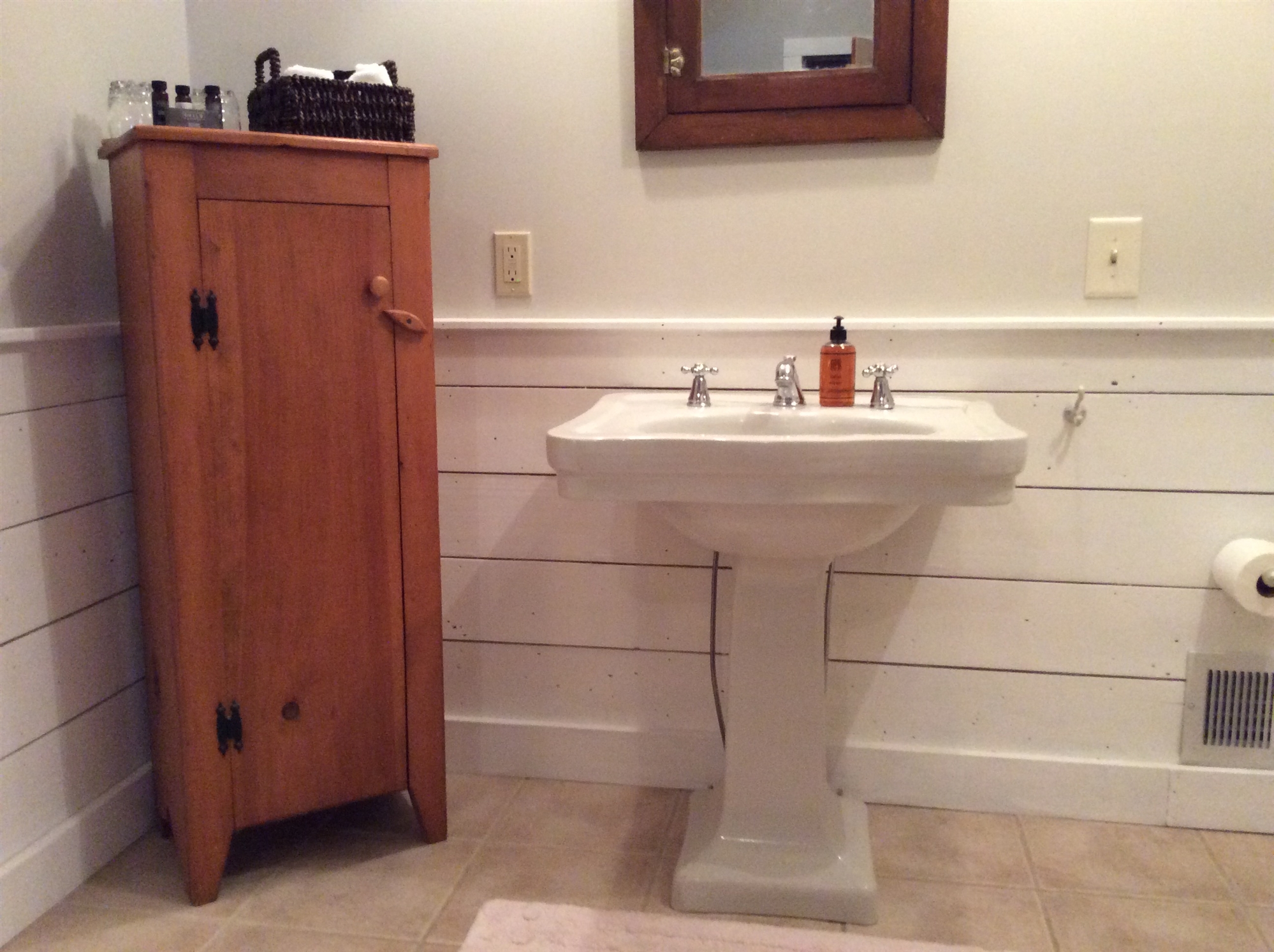 Cottonwood Inn B&BElegant RoomsHolland, MIJohn Calvin Room