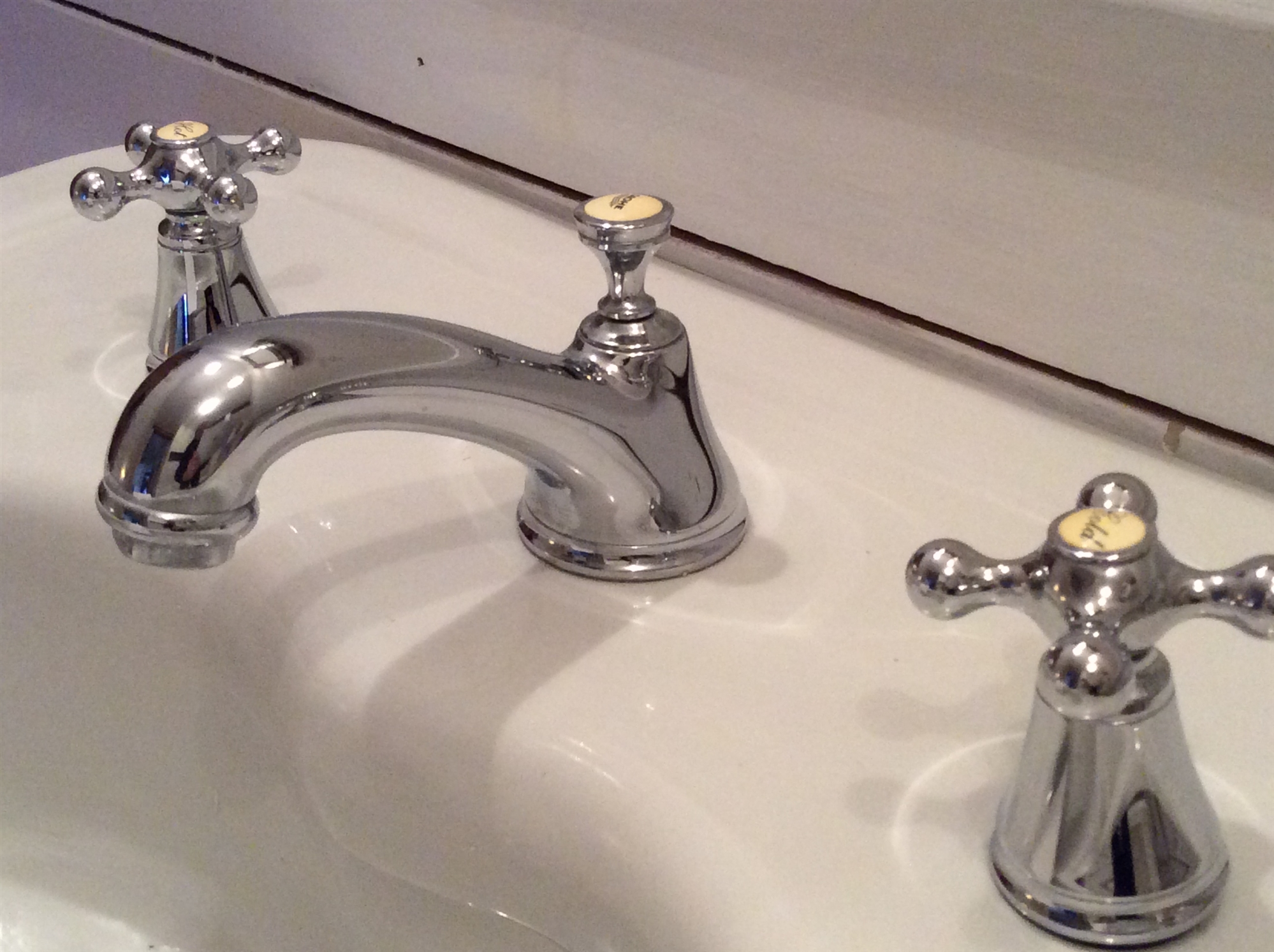 Cottonwood Inn B&BElegant RoomsHolland, MIJohn Calvin Room