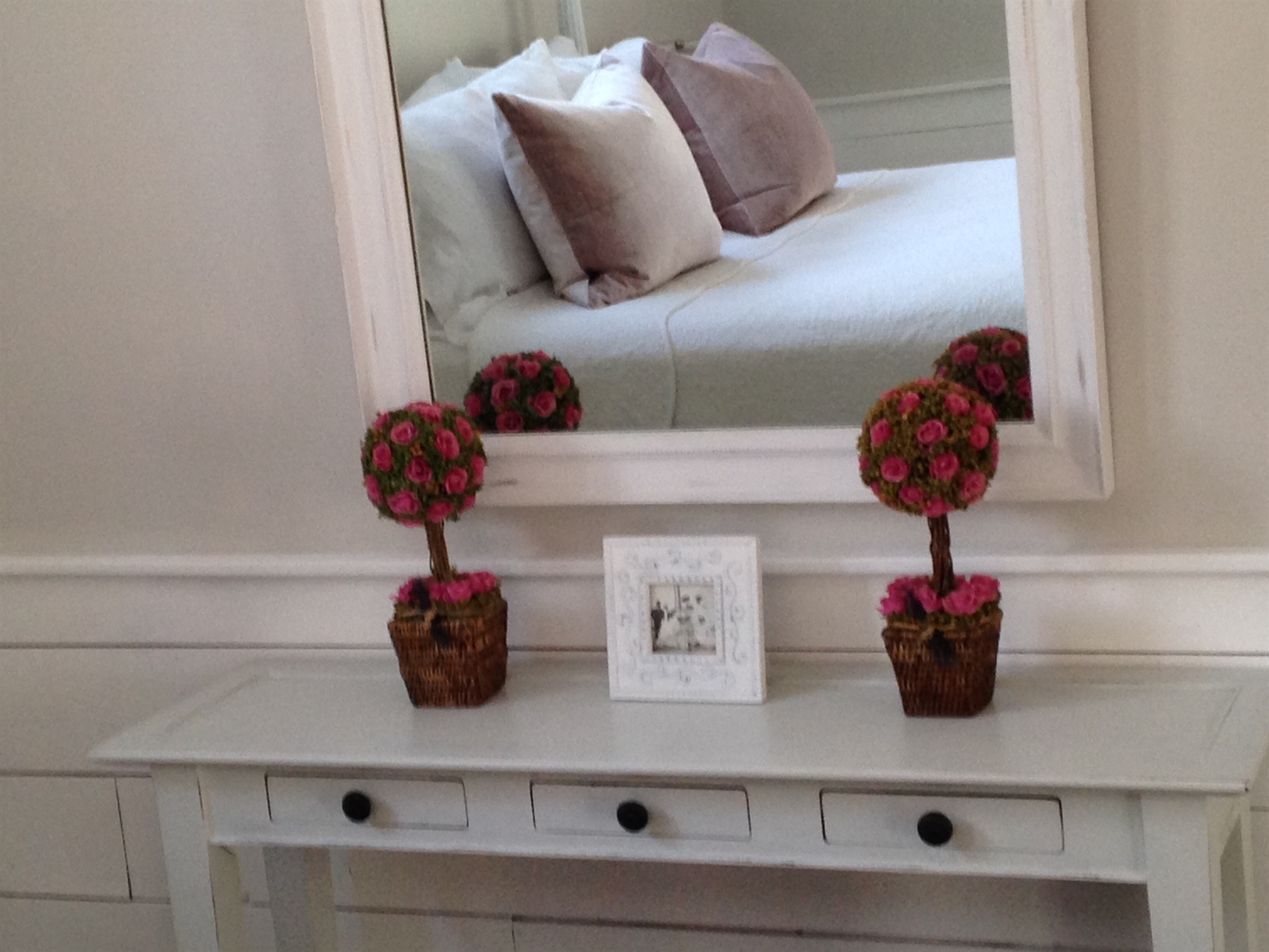 Cottonwood Inn B&BElegant RoomsHolland, MIJohn Calvin Room