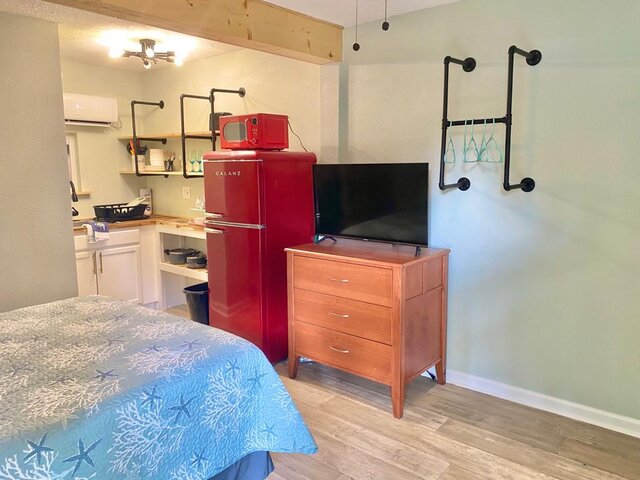 Image 1 for 14) Queen Kitchenette by the Bay