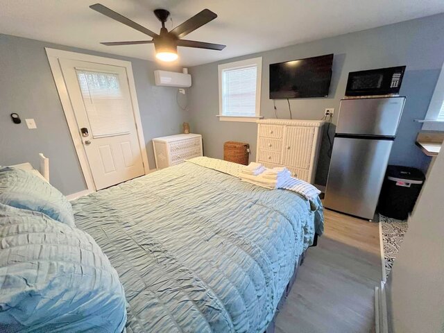 Image 5 for 19) Panacea Coastal Tiny House- Walk to the Bay-Q