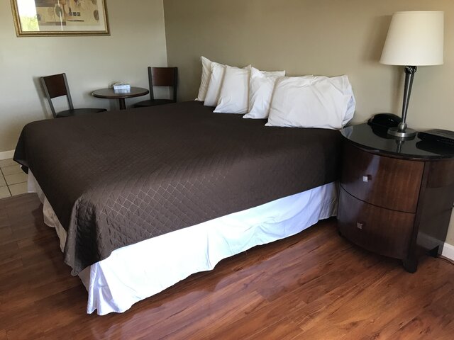 Image 5 for 1 King Bed w/Kitchenette