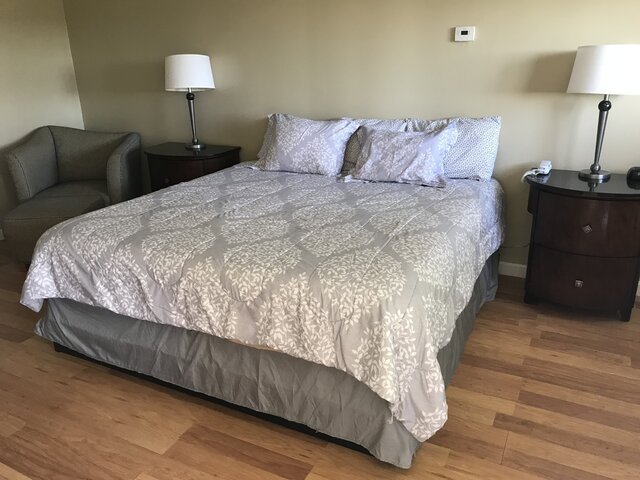Image 1 for 1 King Bed w/Kitchenette