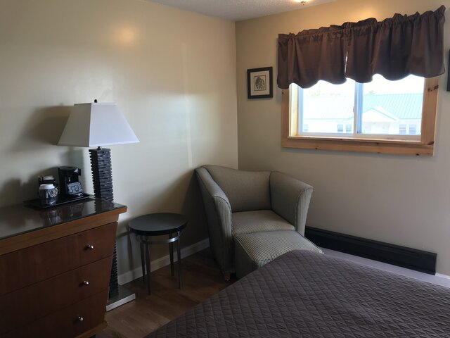Image 3 for 1 King Bed w/Kitchenette
