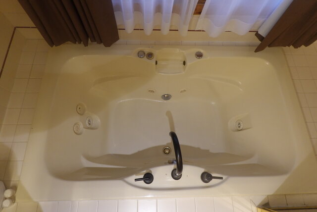 Image 4 for Alpine- 1 Bedroom Suite with Kitchenette