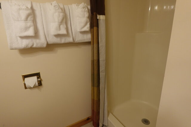 Image 6 for Evergreen-Studio w/ 2 Queen Beds, Kitchen, No View