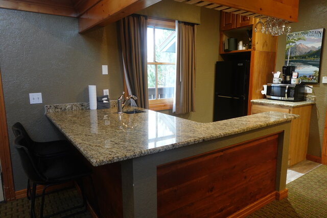 Image 3 for Meadow- 2 Bedroom with Kitchette and Fireplace