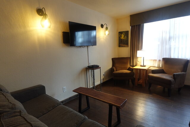 Image 3 for Evergreen-Studio w/ 2 Queen Beds, Kitchen, No View