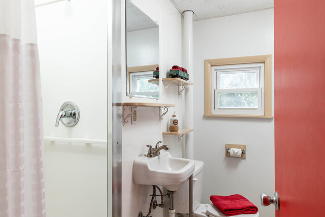 Image 7 for Lehigh Valley Room #3