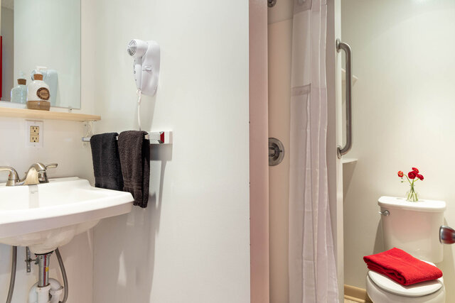 Image 6 for Lehigh Valley Room #2