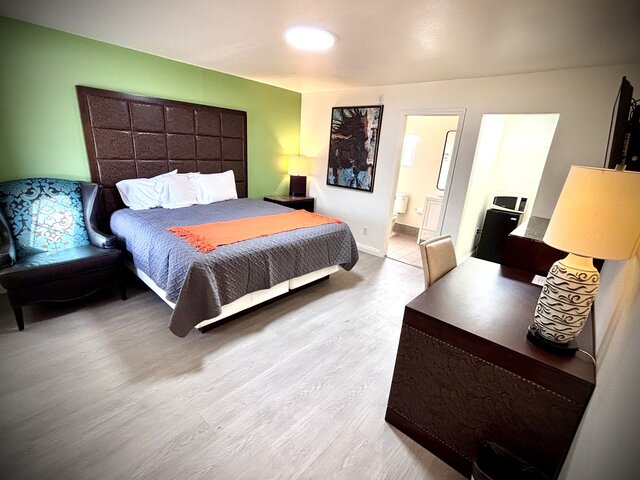 Image 2 for Deluxe King Rooms (Nonsmoking)